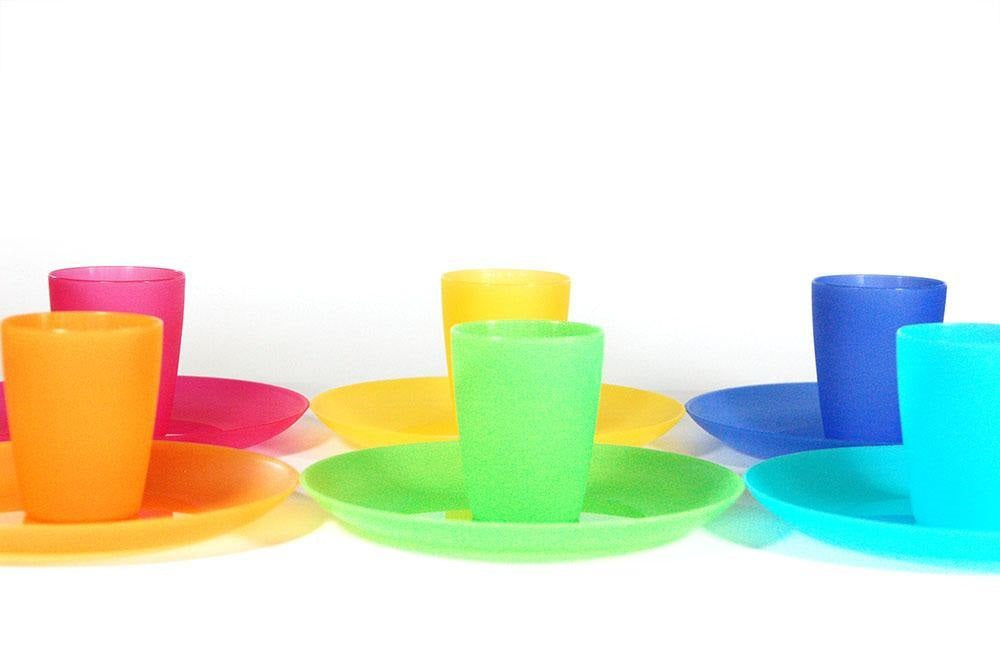 plastic cups and - plates set
