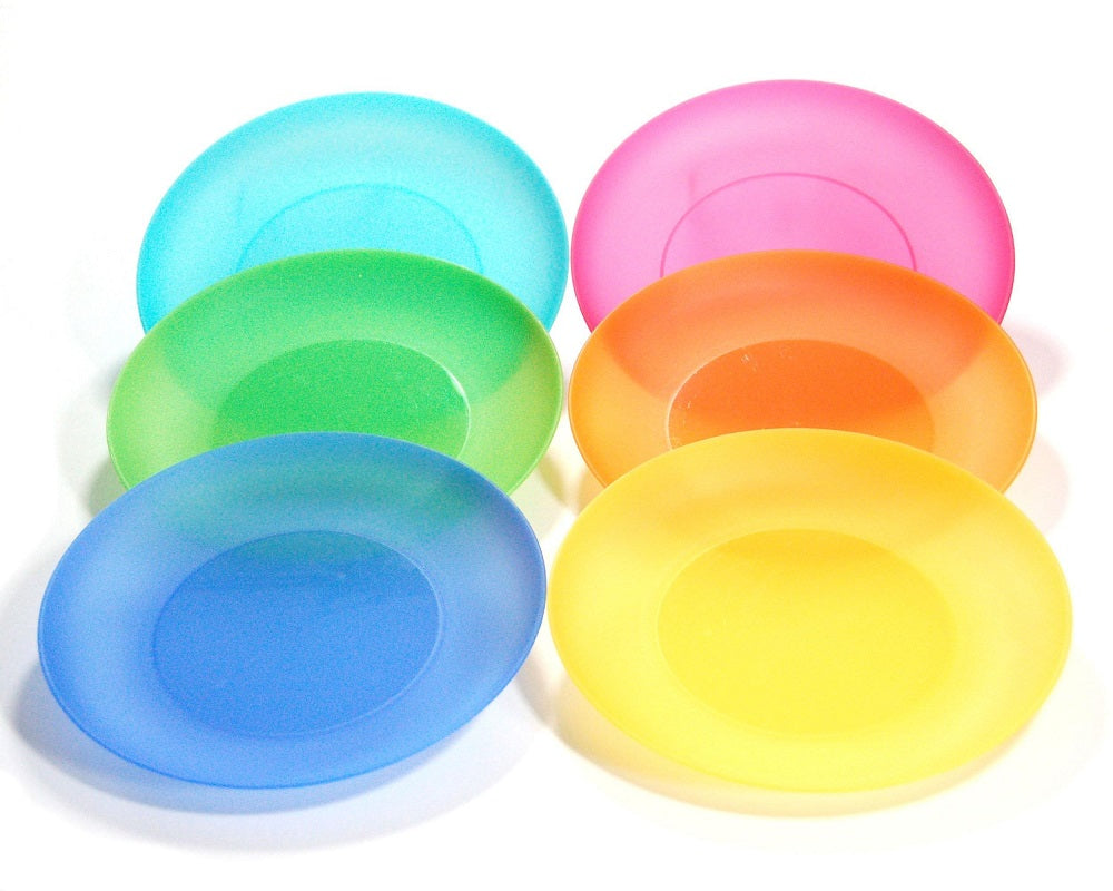 plastic plates colored