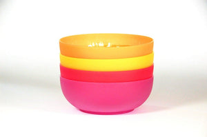 reusable plastic bowls stacked